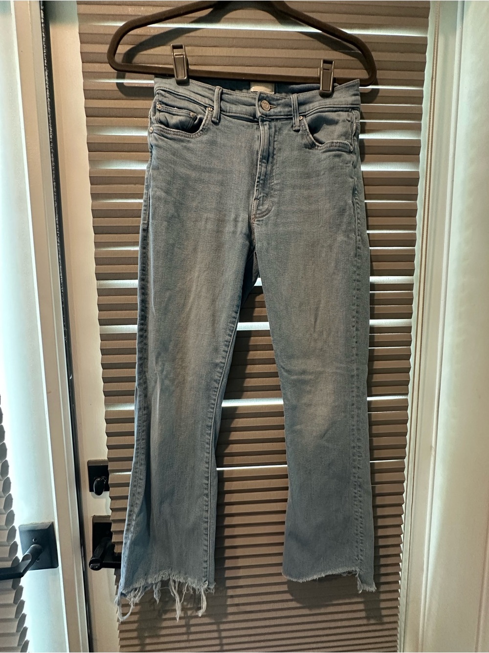 MOTHER Insider Crop Step Fray in Fresh Catch Wash - Picture 3 of 6